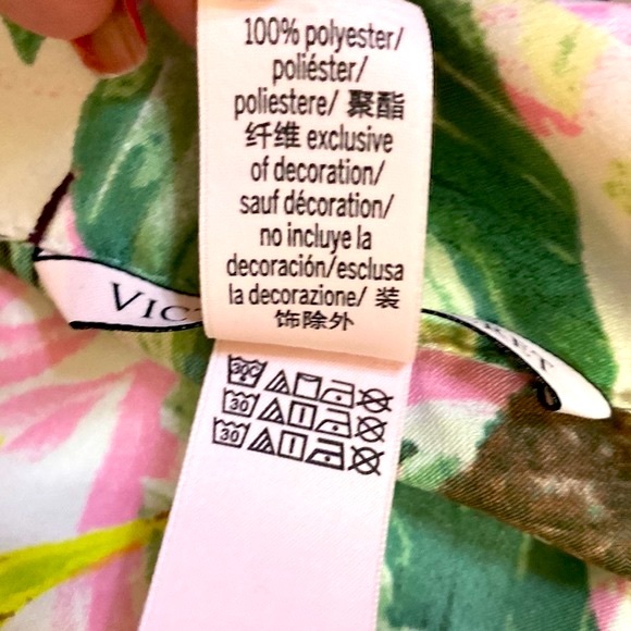 Victoria’s Secret tropical pink print sleep top - Picture 7 of 7